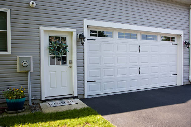 24/7 Emergency Garage Door Panel Replacement experts in Monroe Manor, NJ